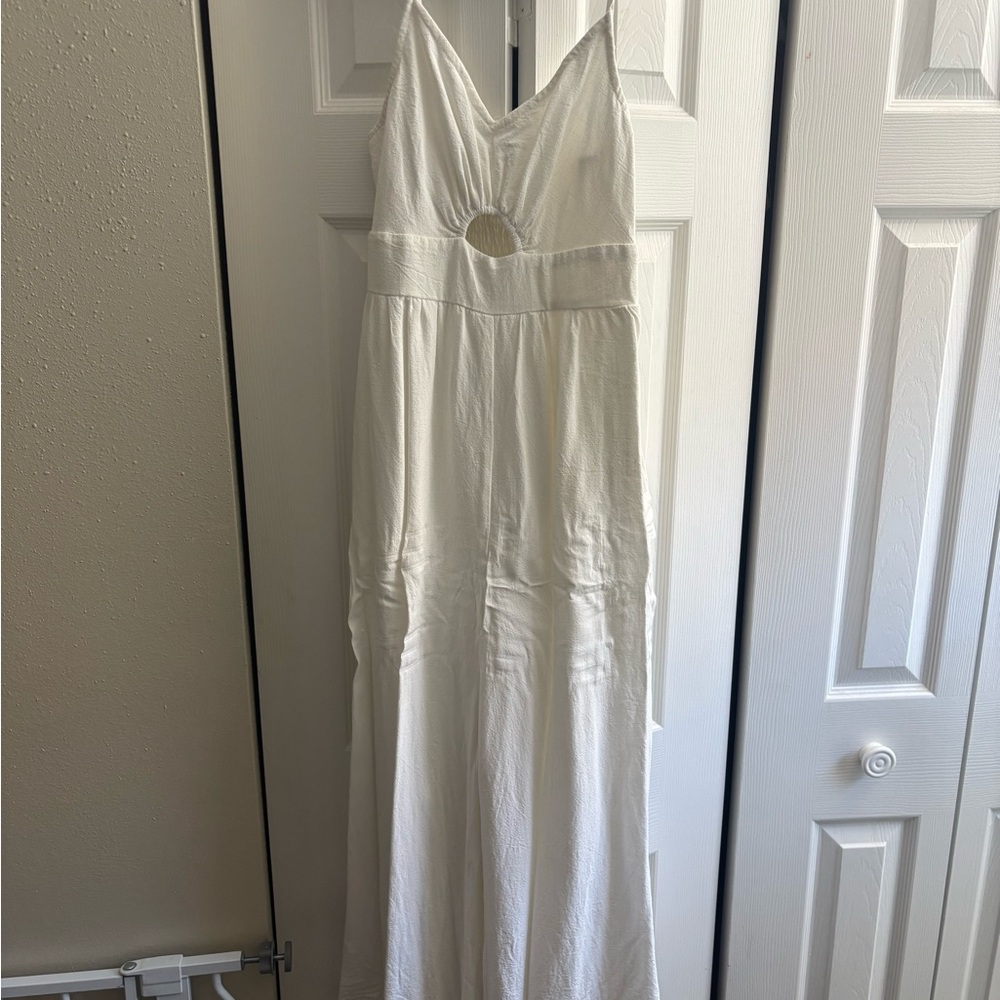 Chic White Sleeveless Jumpsuit